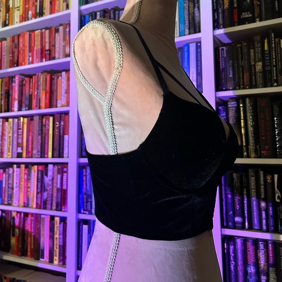 Velvet double strapped black push-up bra, clips in the front - Picture 3 of 7